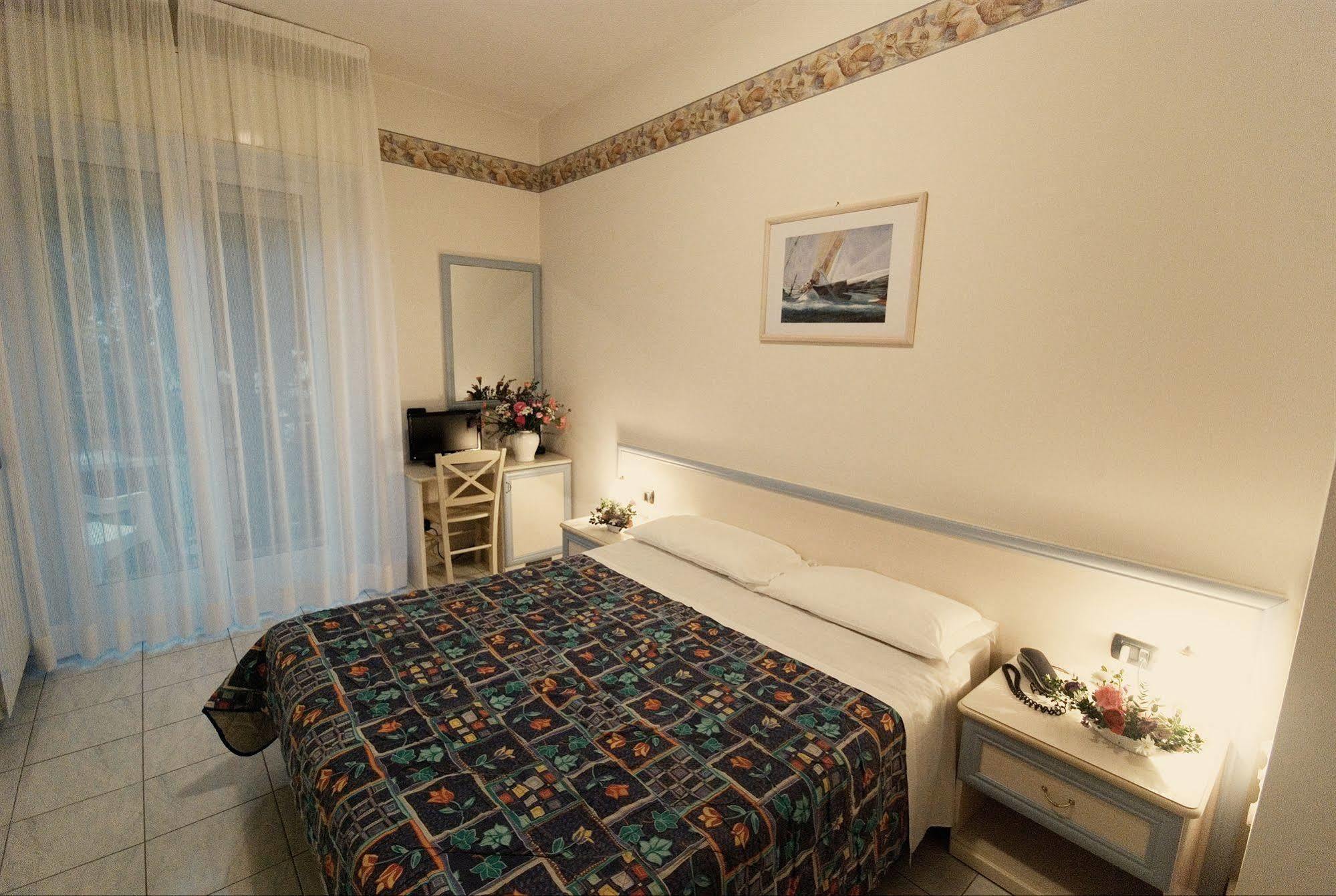 Hotel Residence Mediterraneo Diano Marina Zewnętrze zdjęcie